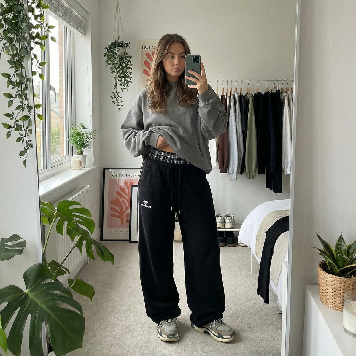 Relaxed Fit Joggers with Plaid Waistband